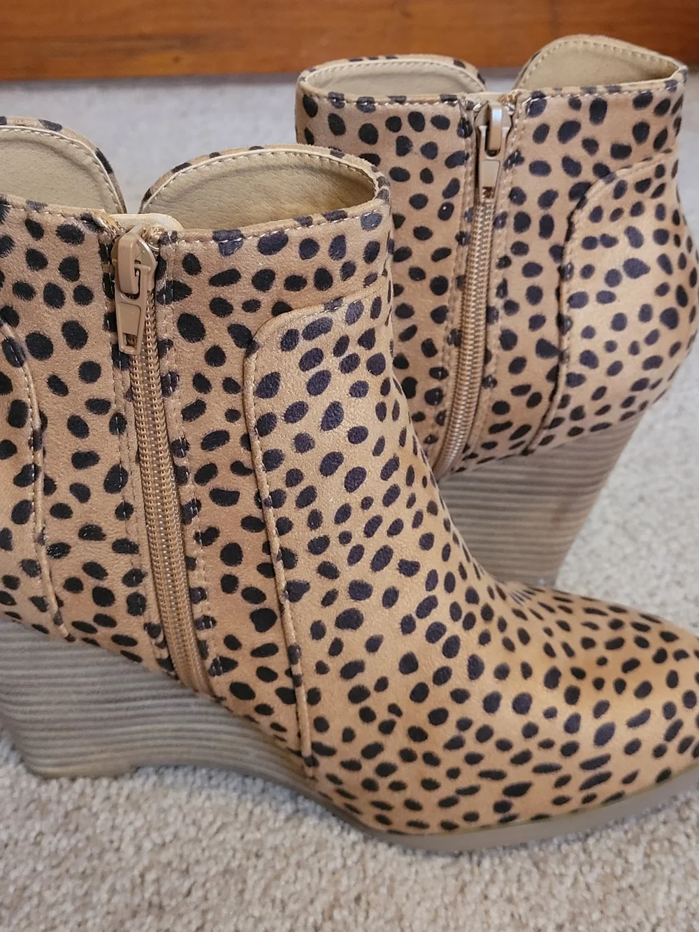 CCOCCI Sydney Womens Size 10 Tan Wedge Ankle Booties w/ Black Cheetah Spots NEW
